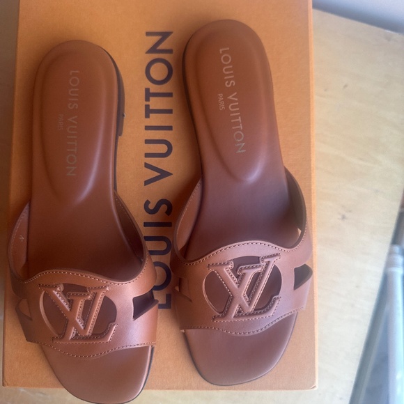 Louis Vuitton slides - Picture 2 of 3